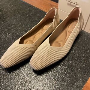 Chic Beige Women's Flats